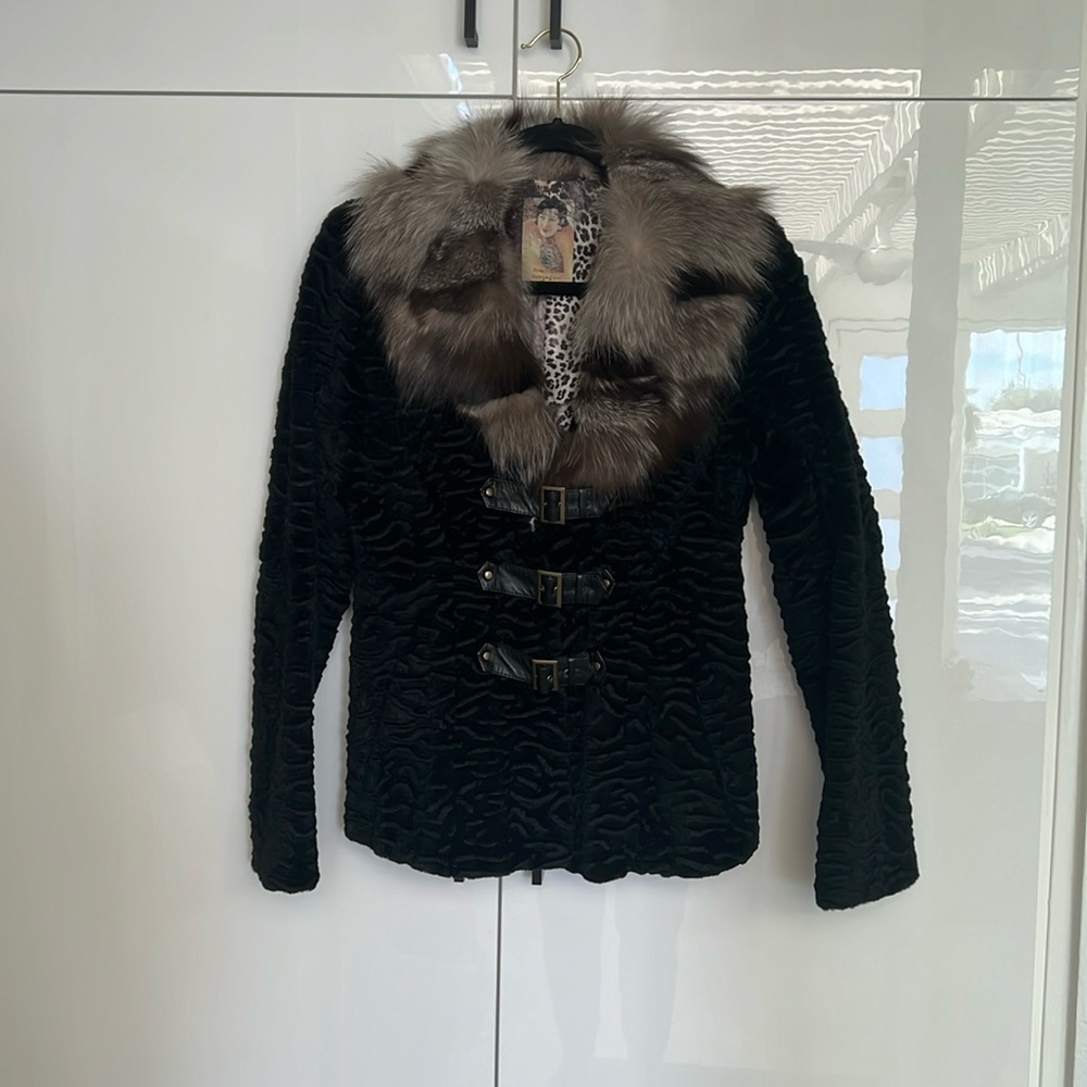 Gorgeous fur jacket with fox trim NWOT 💖💖💖